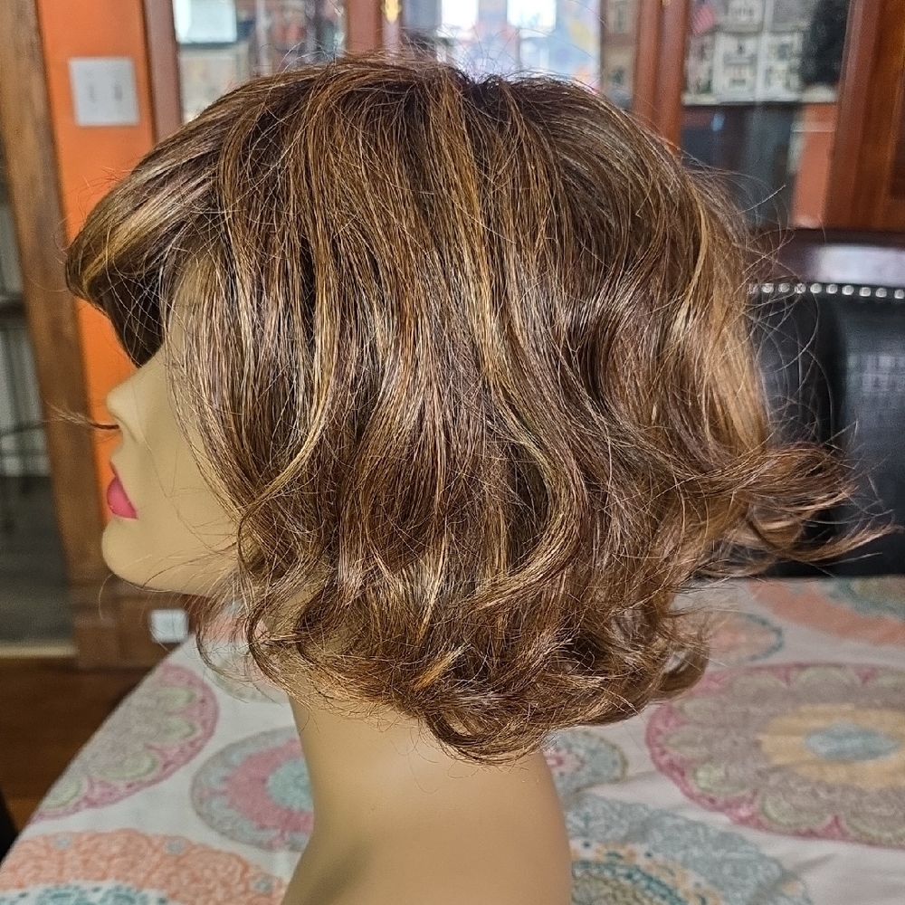 Toni Brattin Casually Chic In Brown Blond - Picture 4 of 5